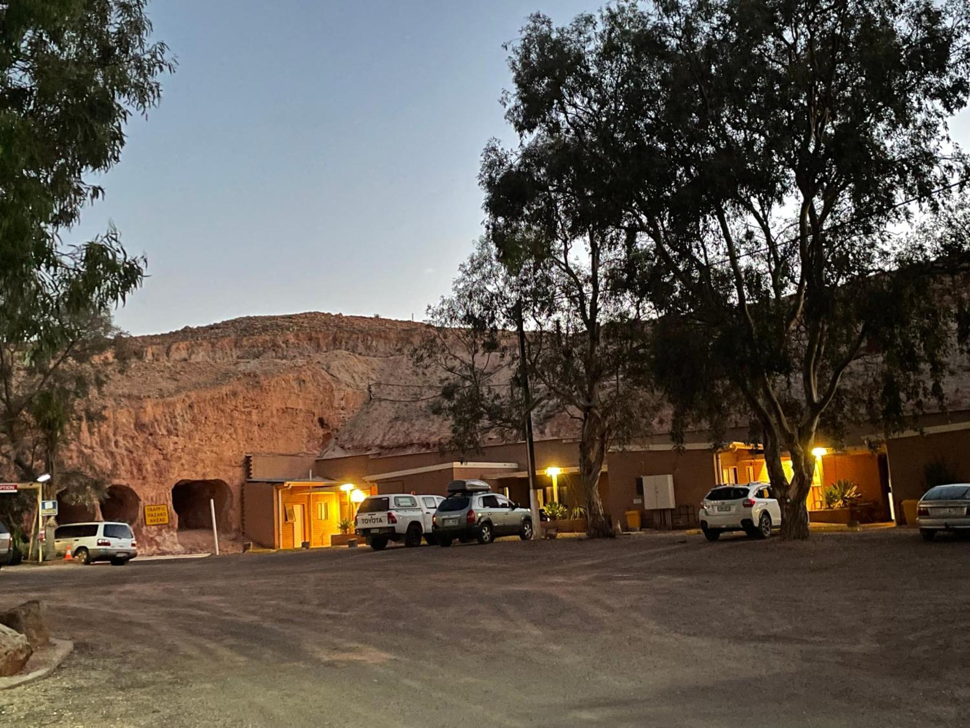 Desert View Apartments Coober Pedy Exteriör bild