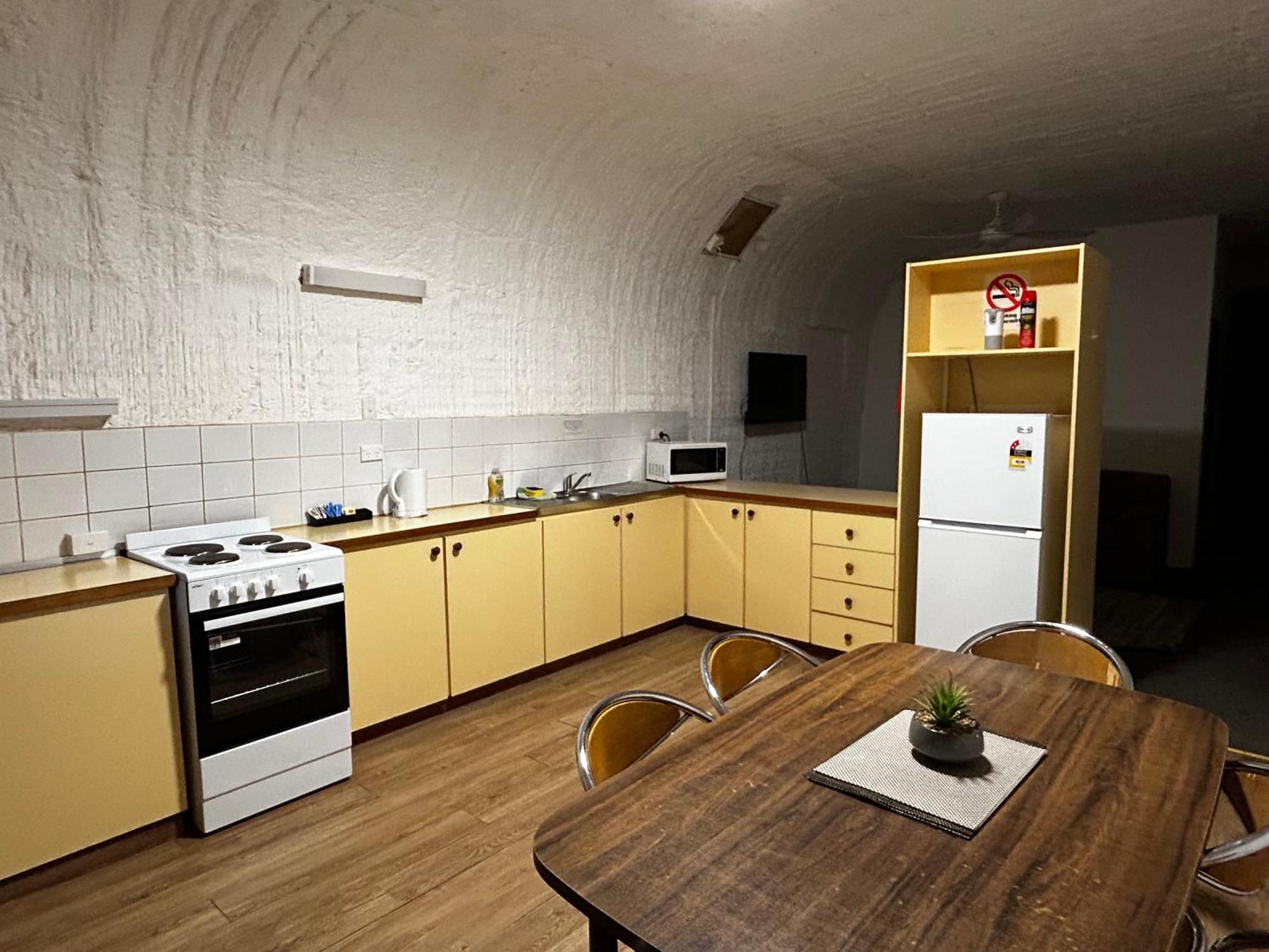 Desert View Apartments Coober Pedy Exteriör bild