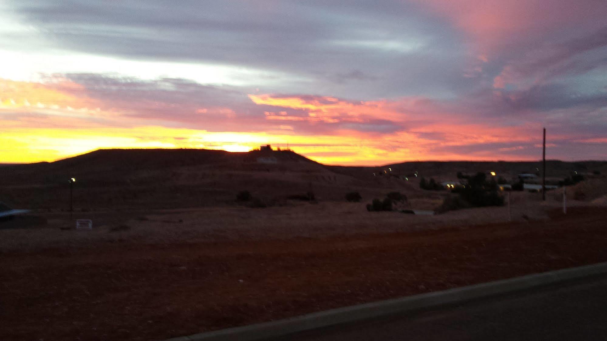 Desert View Apartments Coober Pedy Exteriör bild